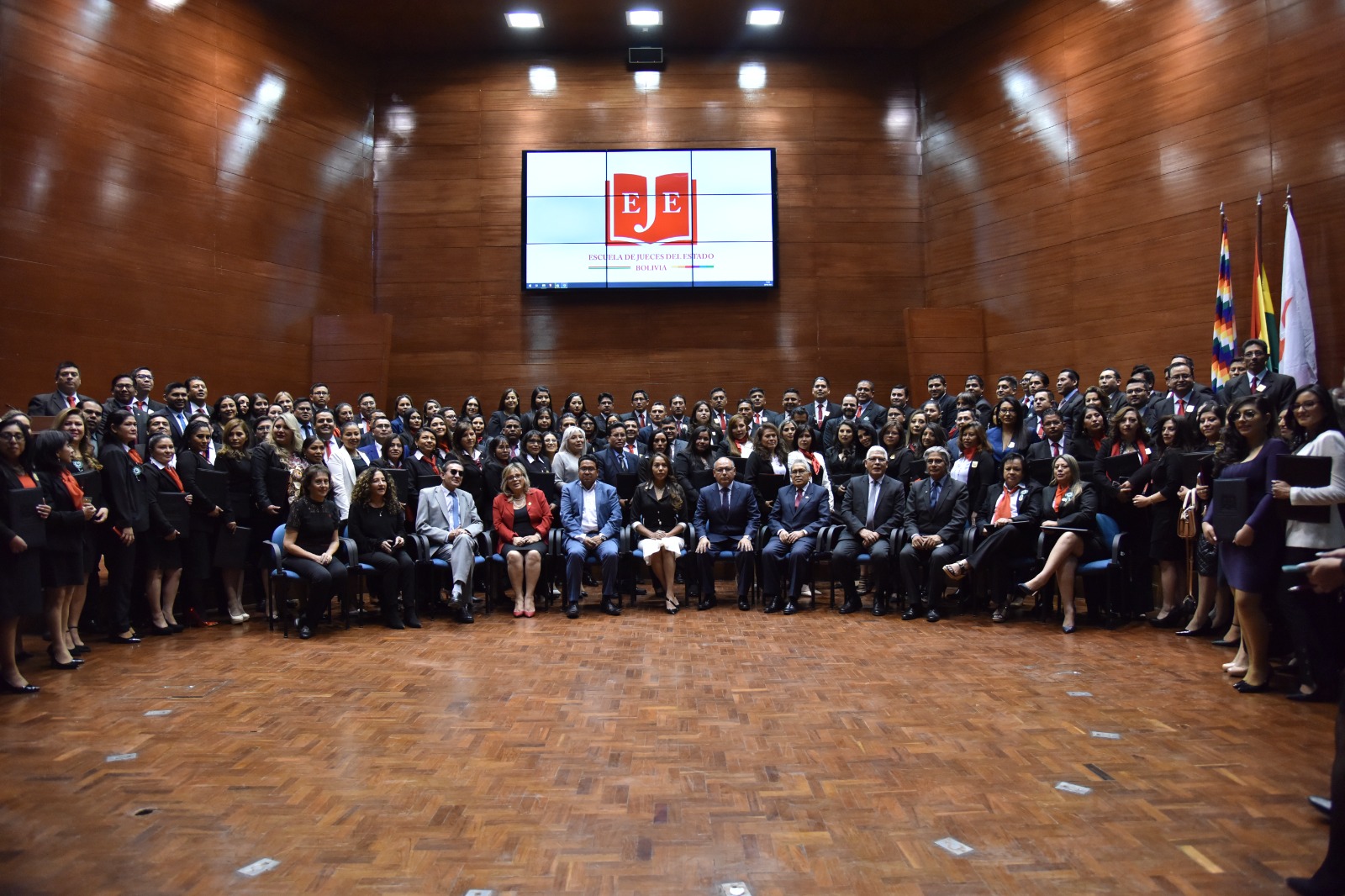 139 EGRESADOS DEL TERCER CURSO DE FORMACIÓN Y ESPECIALIZACIÓN JUDICIAL EN ÁREA ORDINARIA DE LA ESCUELA DE JUECES DEL ESTADO RECIBIERON SU CERTIFICADO 